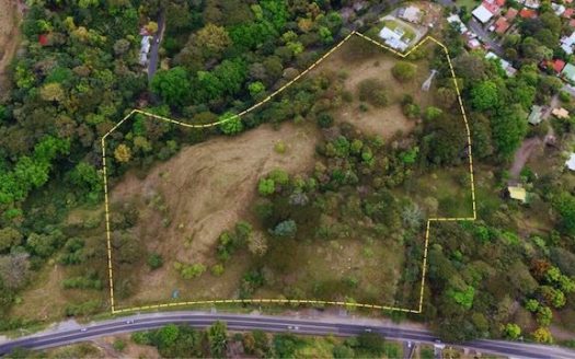 Property in a commercial-residential location on the pass road of Atenas from the 27