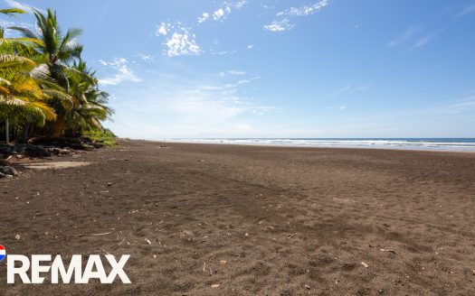 Bejuco Direct Beachfront | Beach House on Large Lot