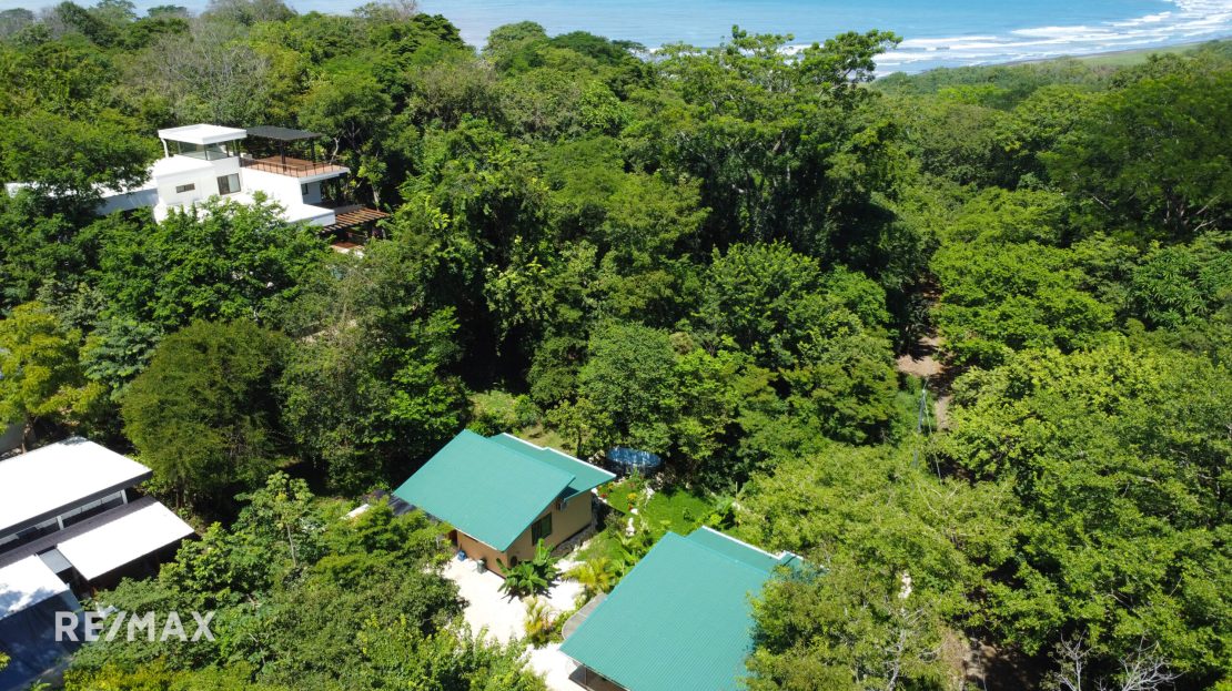 Rio Mar: 1-Bedroom Home with Container Apartment – Steps from La Boca de Nosara Guanacaste | REMAX