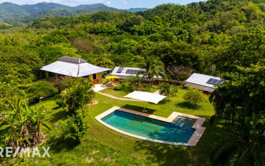 VILLA PARADISE Off-Grid Eco-Luxury Solar Powered Home—-Privacy