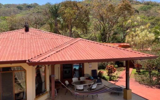 Lovely home and guest apartments in popular Vista Atenas community