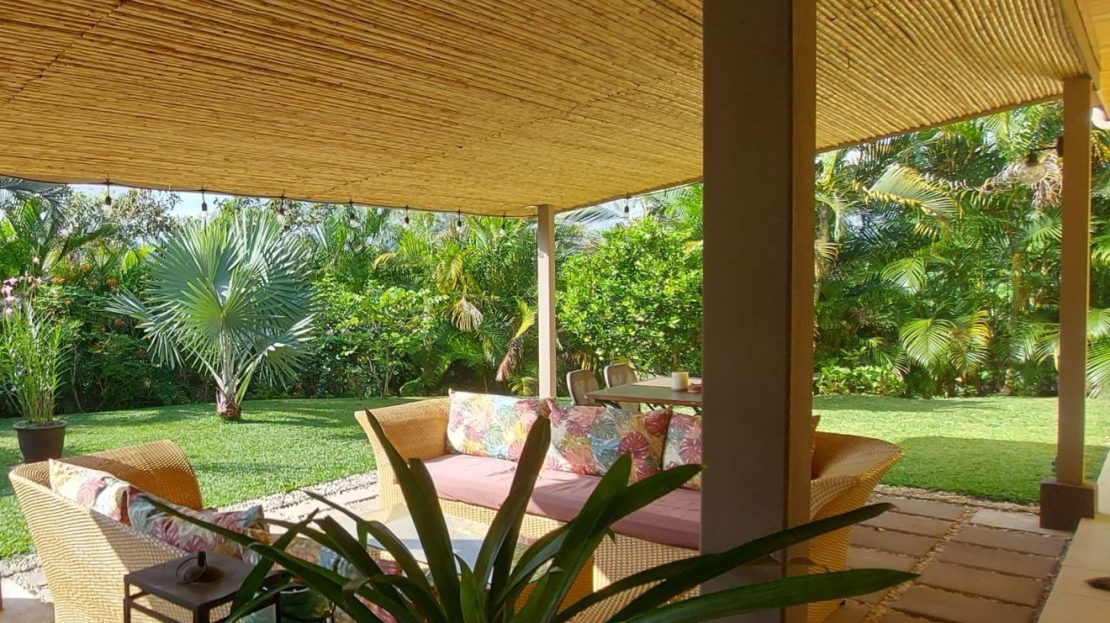 Turn key cozy home walkable to Atenas Center!