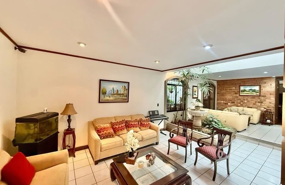 Prime Mixed -Use Property in Rohrmoser  Ideal For Residencial or Commercial use.