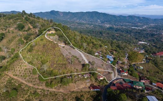 Lovely property with incredible views on the border of Atenas and Palmares