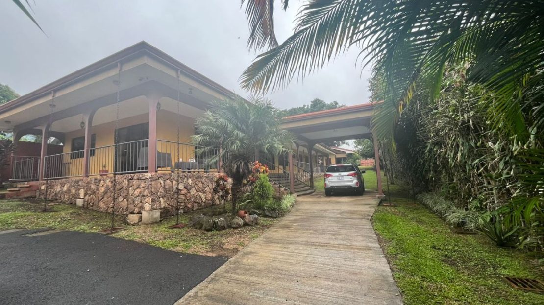 Colonial Style House for SALE  Naranjo