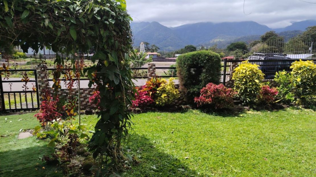 House with Apartments for Sale – Downtown Bijagua