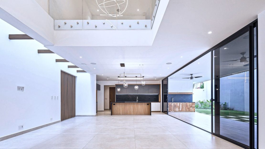 The One in Los Laureles