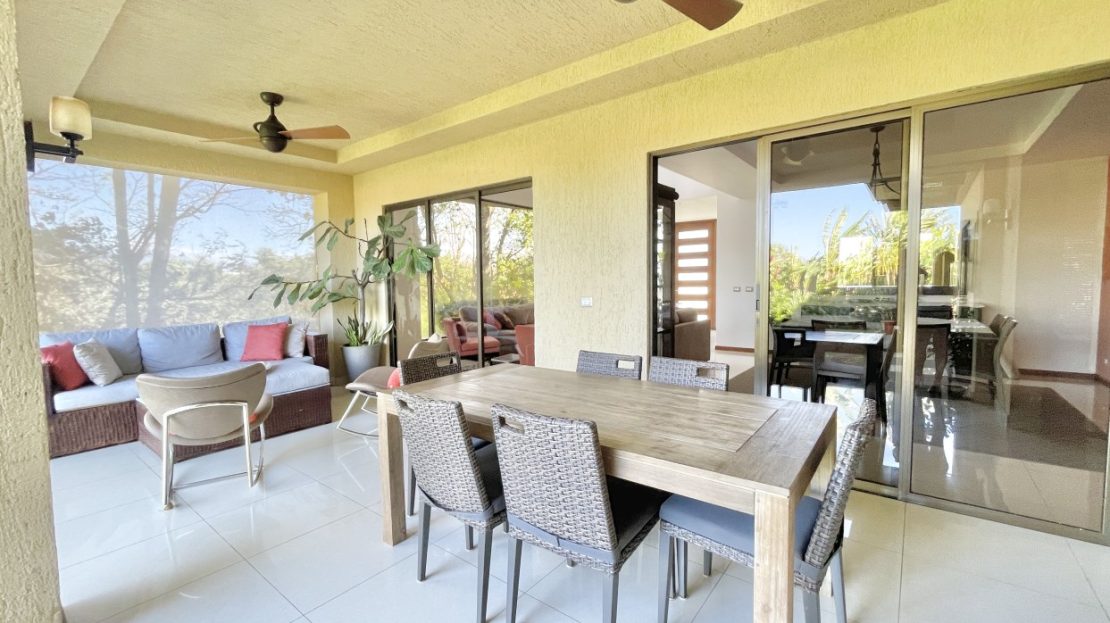 FOR SALE-Spectacular house in GATED COMMUNITY surrounded by nature in CIUDAD COLON