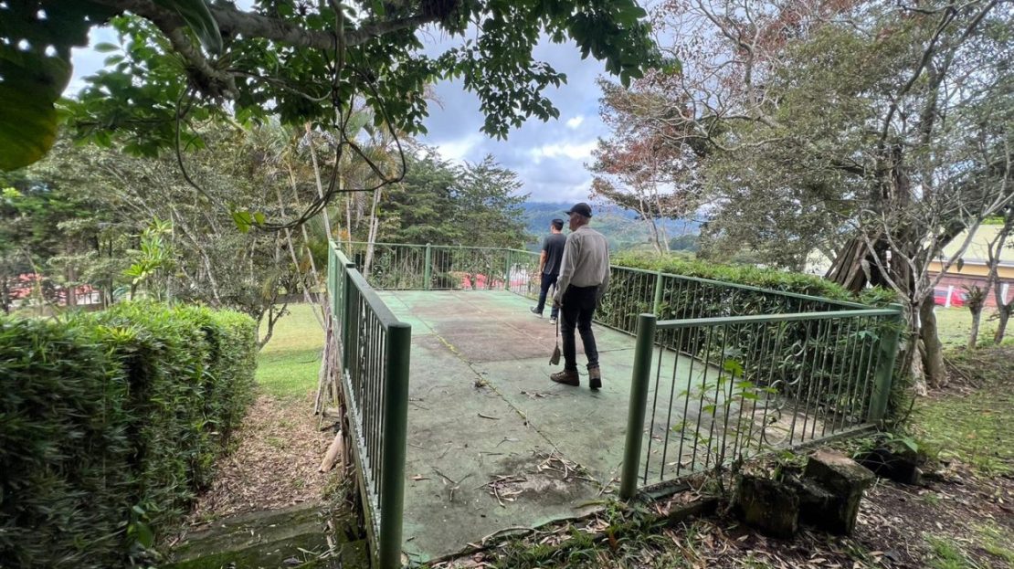 2 minutes from the park