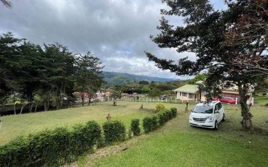 Property of 1720m2 in La Castilla, Paraíso, 2 minutes from the park