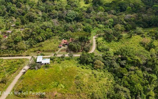 3 – Bedroom House Located In The well – Known Southern Pacific Community of CHONTALES