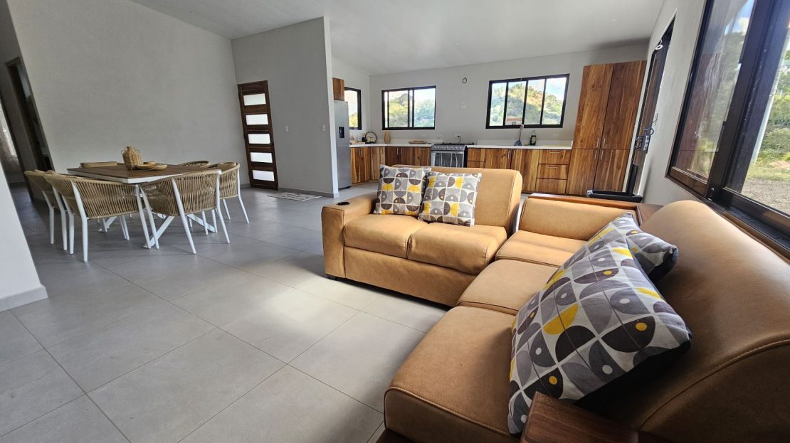 Newly built Modern Style Home in Barrio Mercedes (Plancillo) 3b/2ba