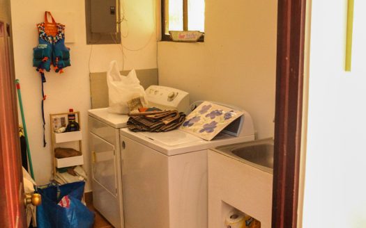 2 Bedroom House Walking Distance to Playa Pelada