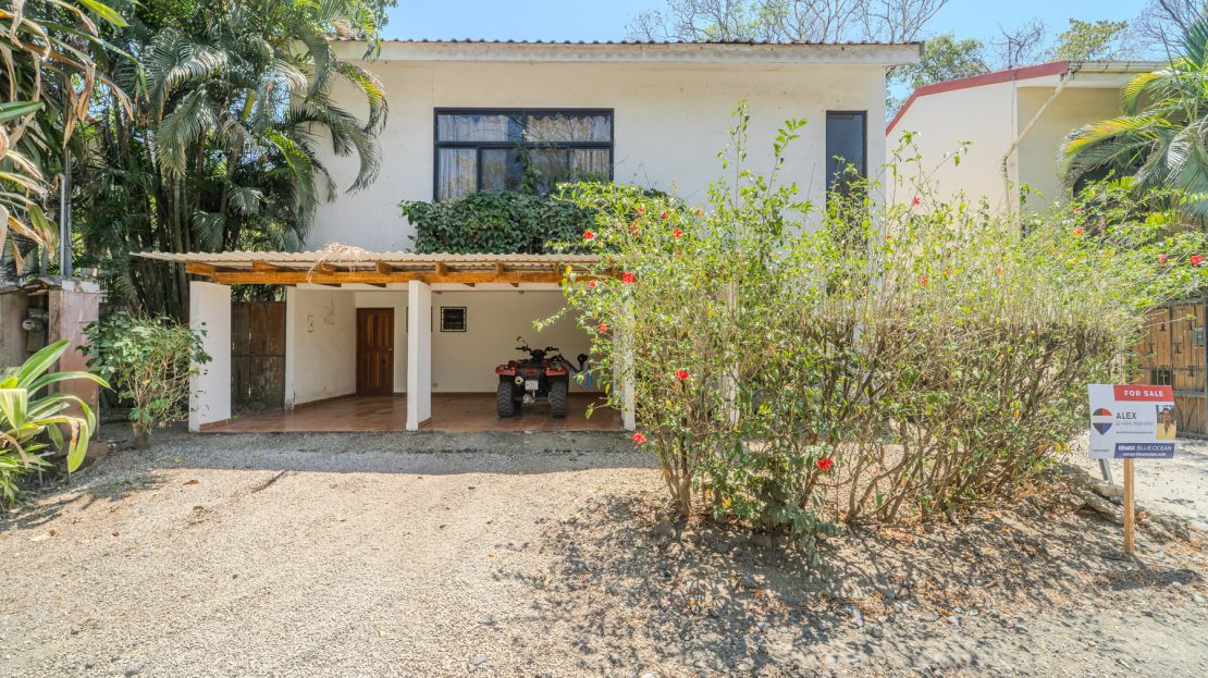 2 Bedroom House Walking Distance to Playa Pelada Guanacaste | REMAX