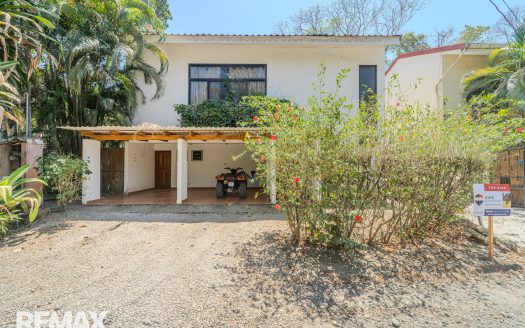 2 Bedroom House Walking Distance to Playa Pelada Guanacaste | REMAX