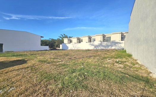 Lost for sale in condominium in Santa Ana