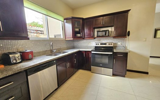 Furnished first-floor apartment for rent in Escazu