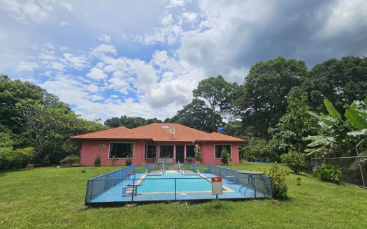 Finca Liliana: 9 lush hectares – family compound, private retreat, or boutique hospitality investment.