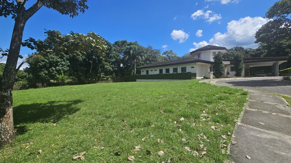 Incredible lot in Bosques del Río Condominium