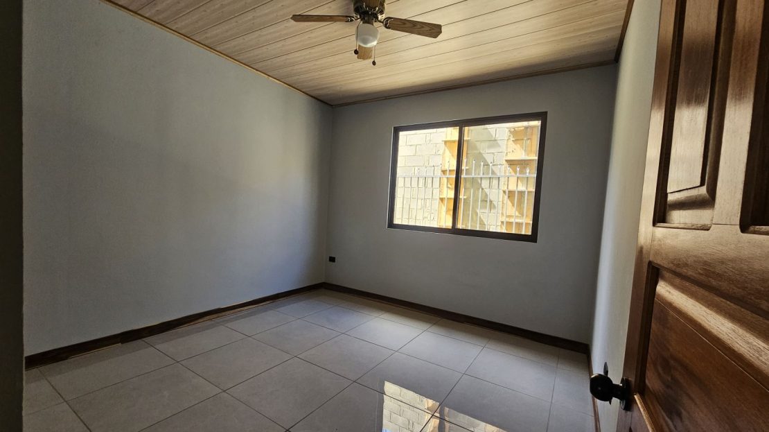 Newly Renovated 3b/2ba plus a 2b casita. Conveniently Located close to Atenas Central