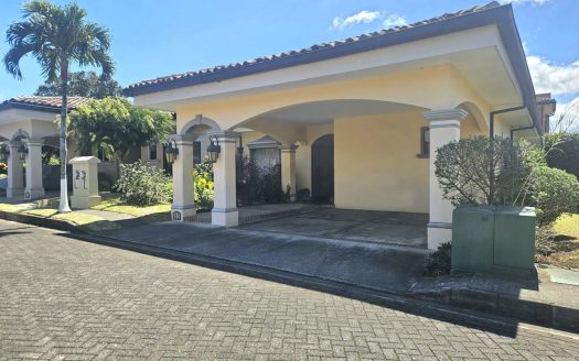 Charming Single-Story House with Garden in Belén