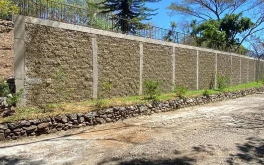 2 lots at $85/m2 and 1 lot at $80/m2 each in a beautiful natural setting