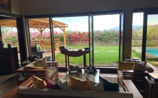 Beautifully finished home with big views close to Orotina