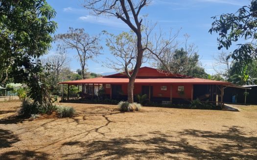 Lot with home near Atenas Centro