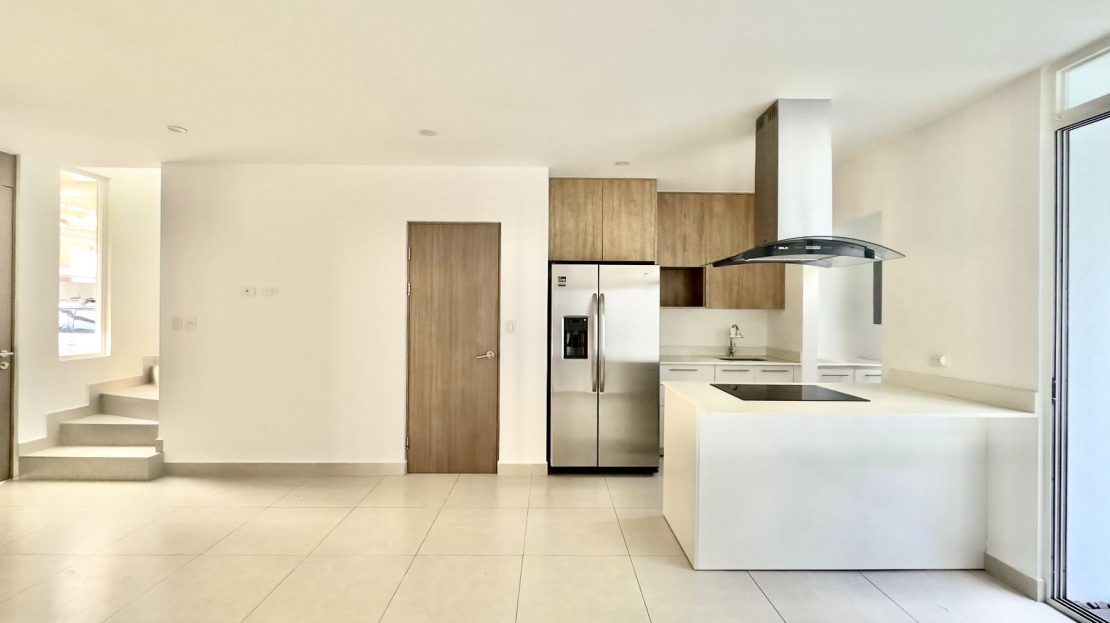 FOR RENT – House in Gated Community in Santa Ana