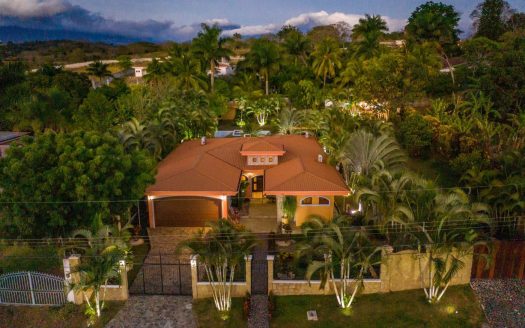Lovely home in gated community of La Garita