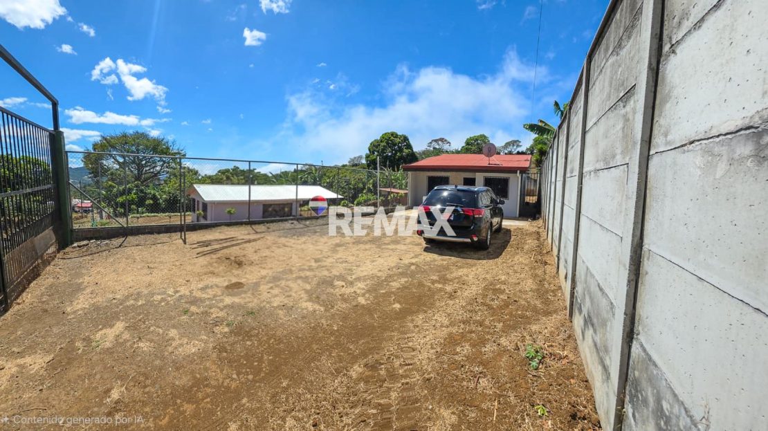 Investors! House for Sale in Naranjo – 3-Bedroom Move-in Ready $96