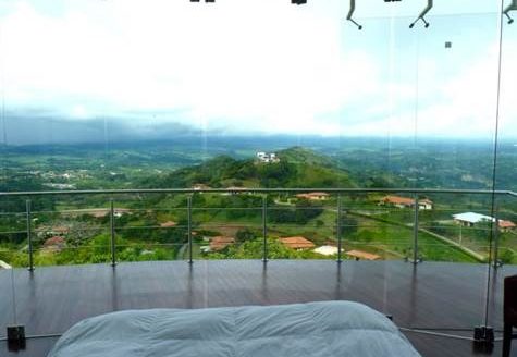 Modern gem in Atenas premier community