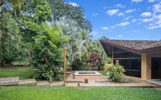 Casa Garcia- Turnkey home with Guest Studio in Bosque del Lago, Playa Carrillo