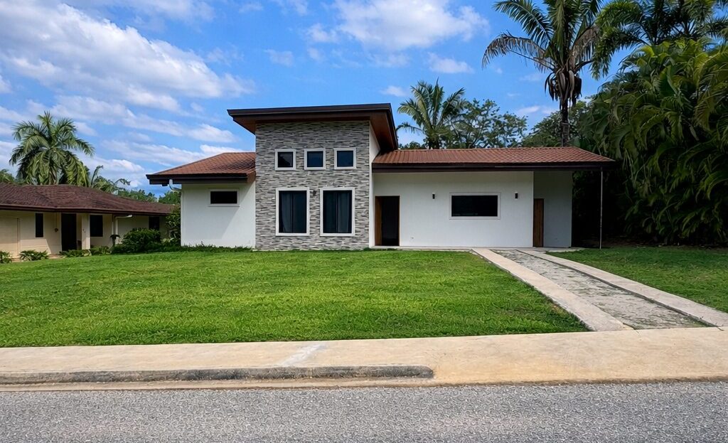 Casa Luz – Modern 3-Bedroom Home in Loma Verde Condominium