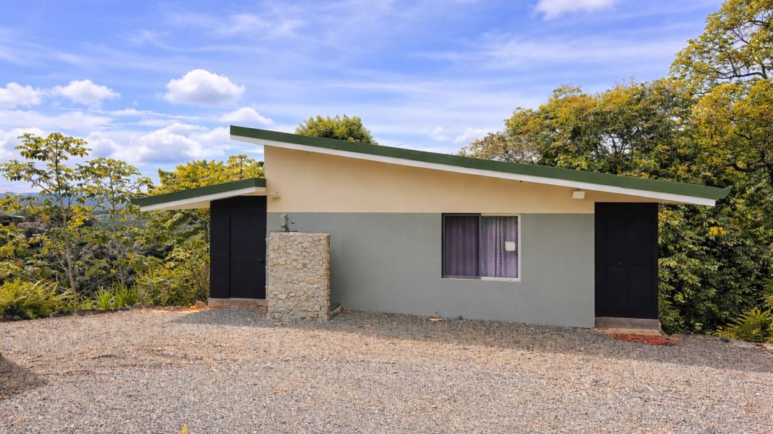 Charming Jungle Villa – Prime Location Between Quepos & Dominical