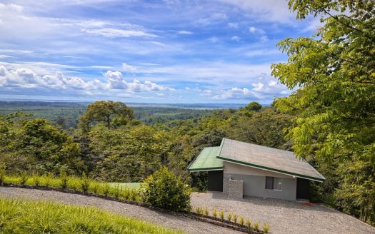 Charming Jungle Villa – Prime Location Between Quepos & Dominical