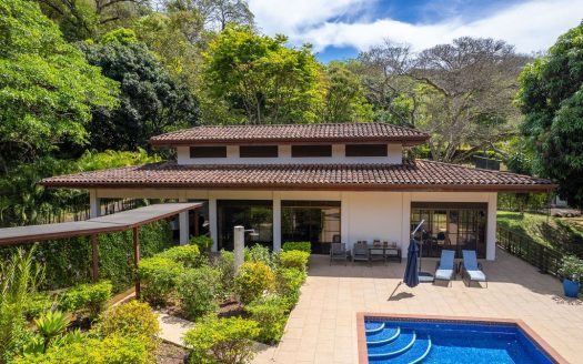 Turnkey! Villa Pure Bliss in Hacienda Atenas on nearly 5 acres – with guest house & guest studio