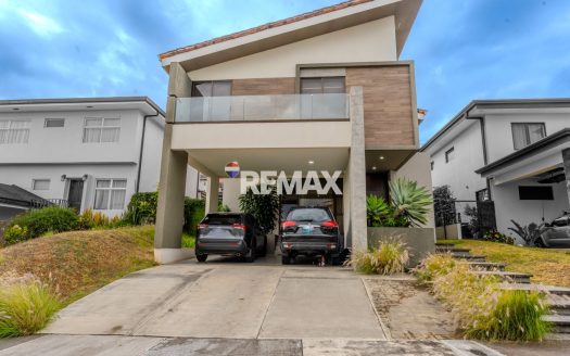 High-end Home for Sale in Santo Domingo, Heredia | Exclusive Gated Community