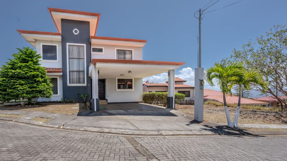 Monge House for Sale in Grecia