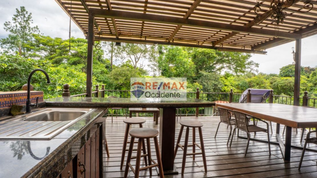 House For sale in Grecia Costa Rica-Pool