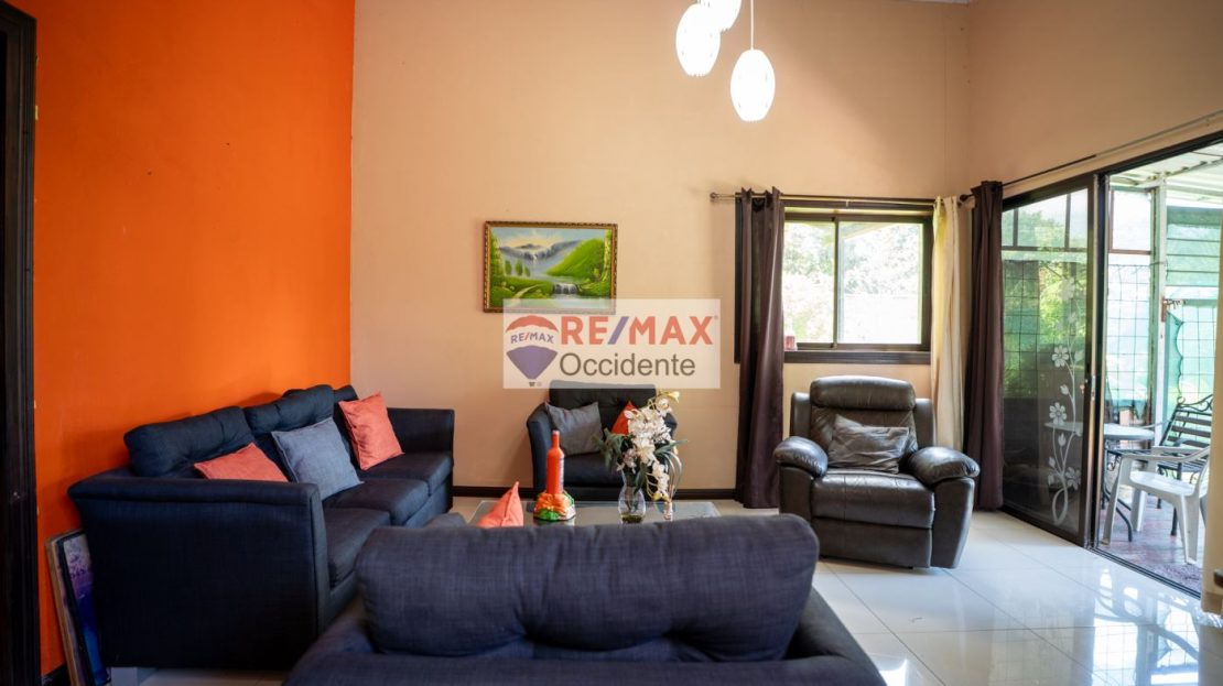 Spacious 3-Bedroom Home with 2 Apartments | Poas