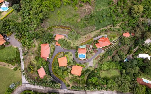 Lovely multi-unit rental property ideal for any venture in Atenas