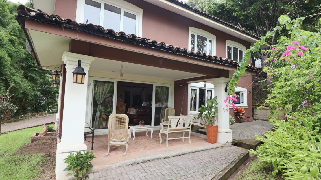 Exquisite Boutique Home in Jaboncillos