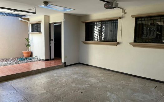 HOUSE FOR SALE URBANIZATION BAVIERA– ALAJUELA