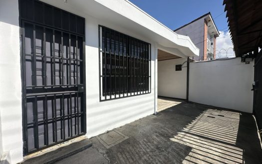 Commercial Property on High-Traffic Street – Tibás Downtown | Commercial Zoning