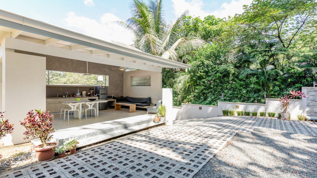 Guiones Central: Private Pavilion Residence & Expansion Potential Guanacaste | REMAX