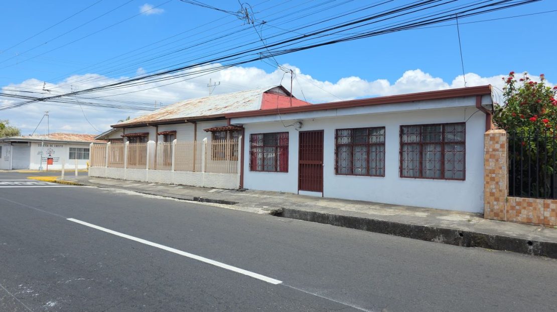 082 ft² Property with Double Frontage in the Heart of San Rafael de Heredia | Mixed Use
