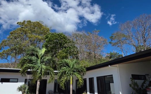 Breathtaking views – furnished home with pool in Atenas