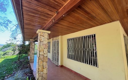 2 homes with 41,928m2 in the nature of Atenas