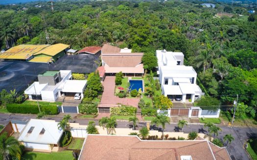 House for sale in Residential Los Viveros